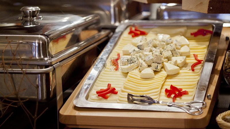 零食品牌贴牌代理，费用构成揭秘**